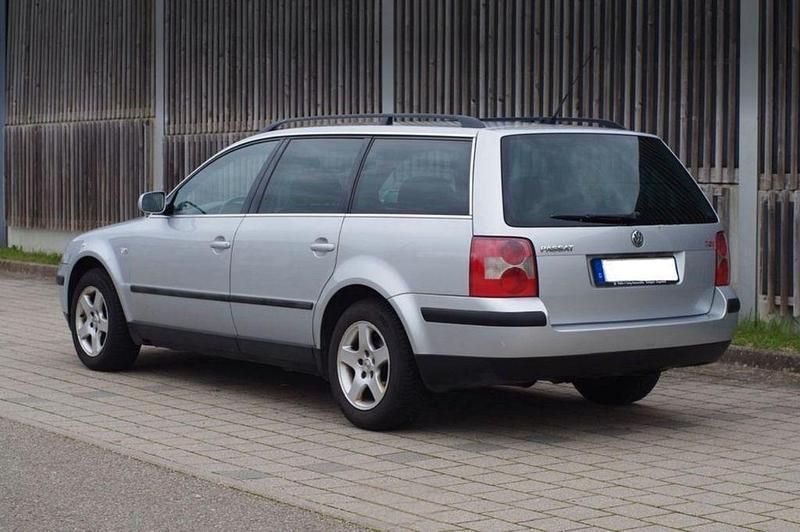 Silber Gebraucht 2001 VW Passat Trendline Kombi | 1.450 € (Fairer Preis) - Bild 1/4
