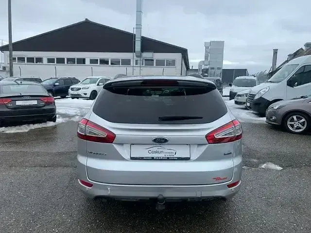 Gebraucht Ford Mondeo 160 PS (117 kW) 2012 Silber metallic Kombi