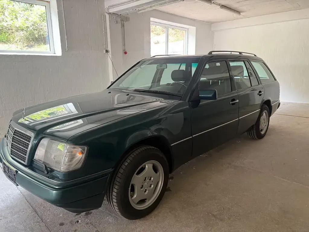 Second-hand Mercedes E250 113 CP (83 kW) 1995 Verde Berlinǎ