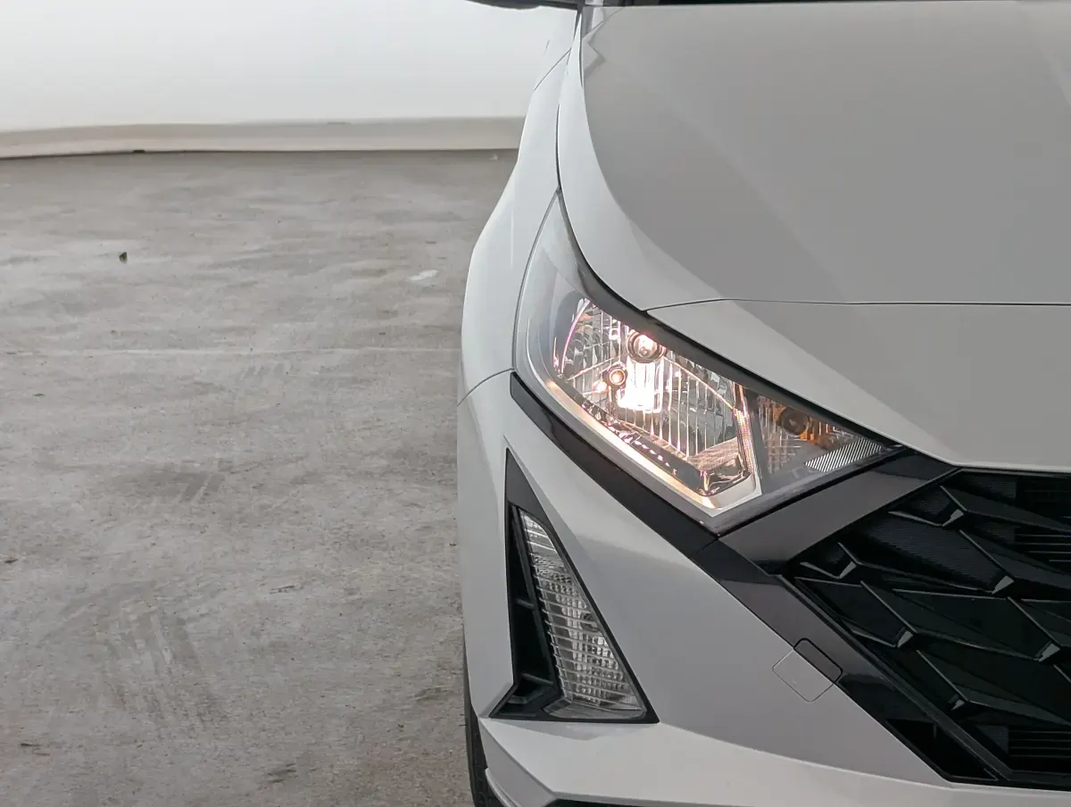 Gebraucht Hyundai i20 Comfort 90 PS (66 kW) 2026 Lumen grey Kleinwagen