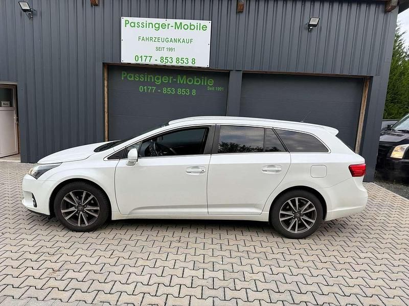 Weiß uni Gebraucht 2013 Toyota Avensis Edition Kombi | 5.800 € (Fairer Preis) - Bild 1/4