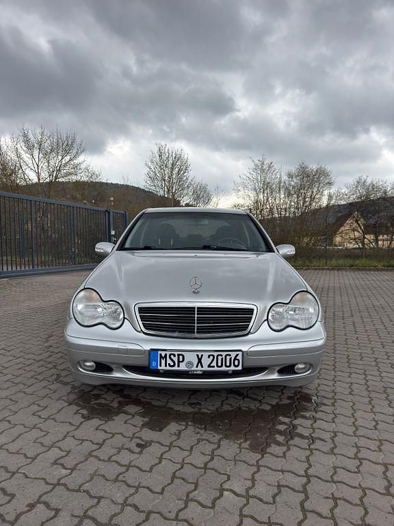 Gebraucht Mercedes C220 Classic 143 PS (105 kW) 2003 Silber Limousine