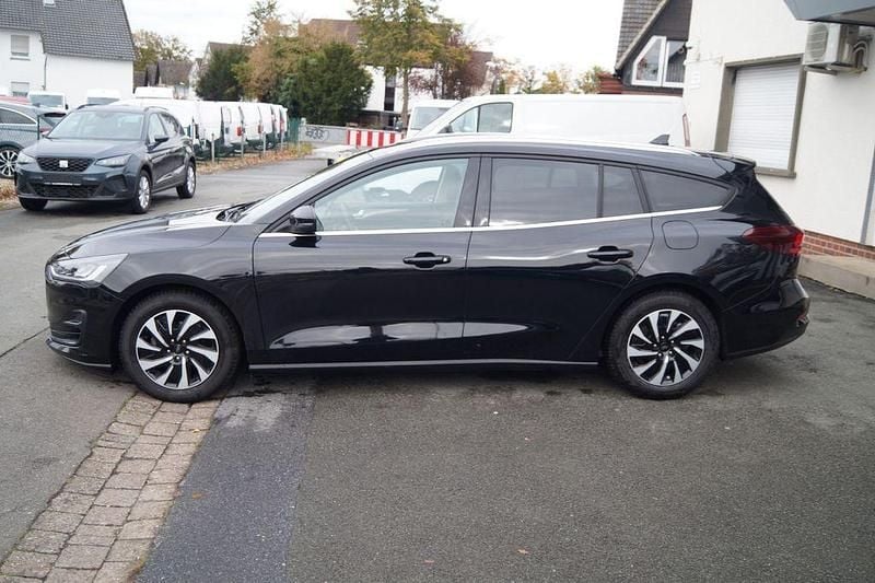 Gebraucht Ford Focus Titanium 125 PS (91 kW) 2025 Schwarz Limousine