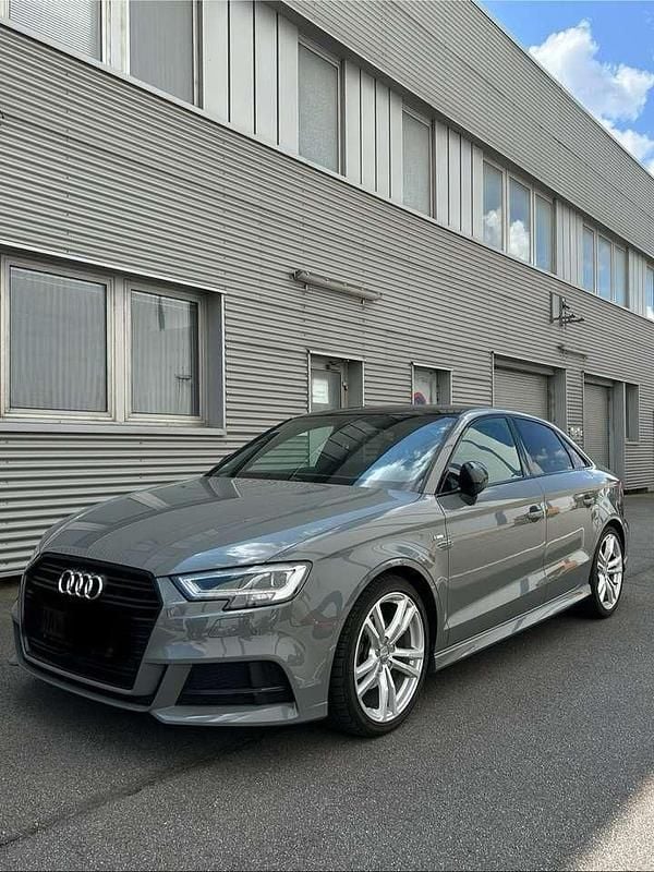Grau Gebraucht 2020 Audi A3 S-Line Limousine | 27.300 € (Fairer Preis) - Bild 1/4