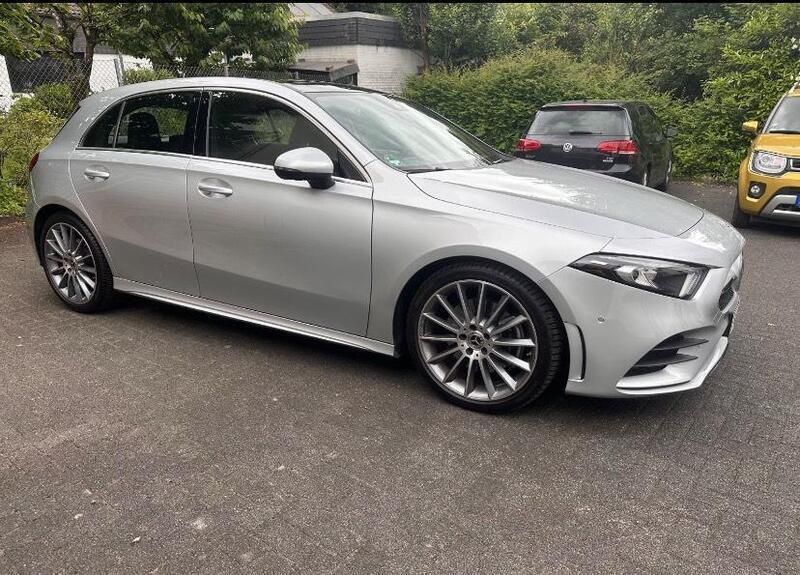 Grau Gebraucht 2019 Mercedes A220 AMG line Limousine | 23.900 € (Guter Preis) - Bild 1/4