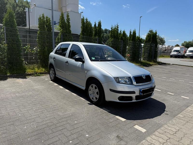 Silber Gebraucht 2005 Skoda Fabia Kleinwagen | 2.450 € (Etwas zu teuer) - Bild 1/4