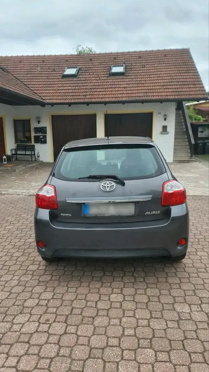 Gebraucht Toyota Auris 99 PS (72 kW) 2012 Grau Kleinwagen