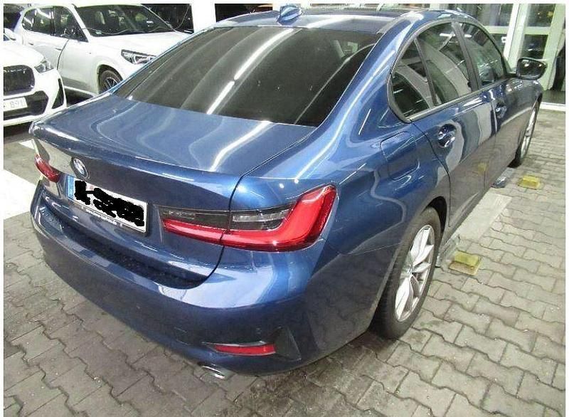 Gebraucht BMW 330 Advantage 265 PS (194 kW) 2020 Blau Limousine