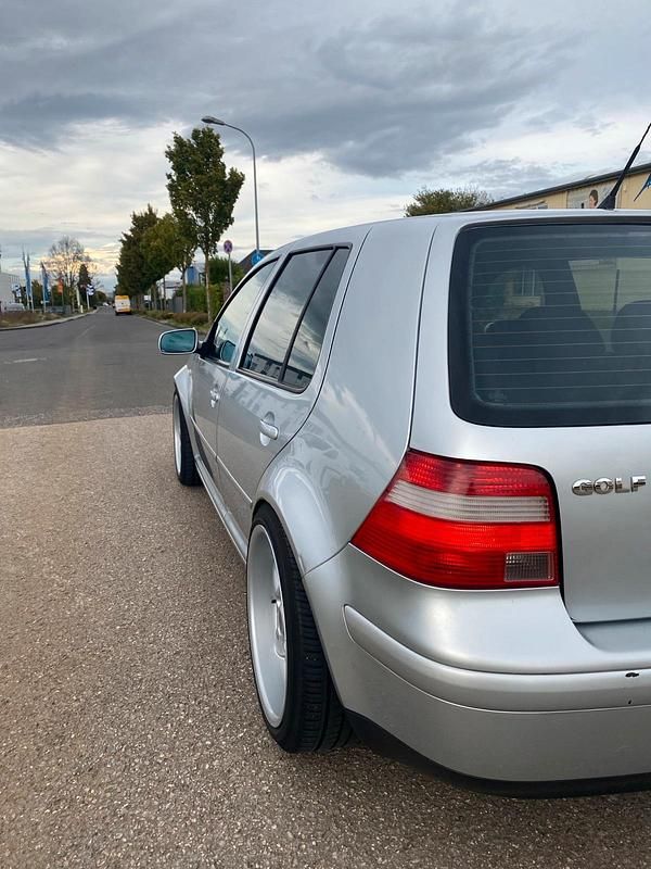 Silber Gebraucht 2003 VW Golf IV Kleinwagen | 2.999 € (Fairer Preis) - Bild 1/4