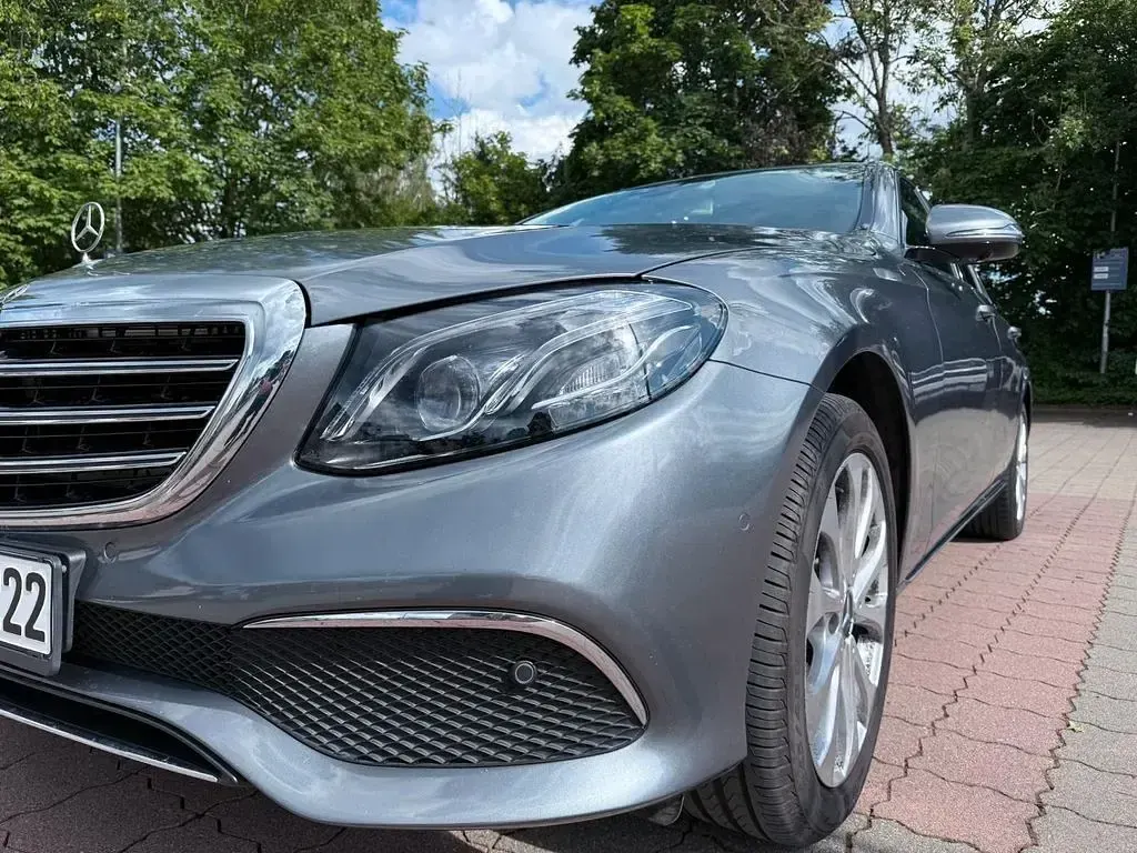 Gebraucht Mercedes E300 Avantgarde 258 PS (189 kW) 2019 Grau Limousine
