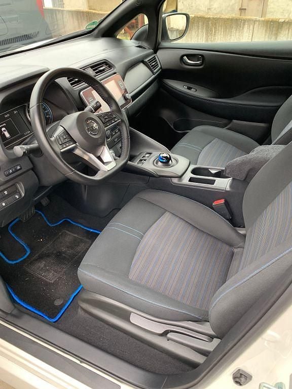 Gebraucht Nissan Leaf Acenta 110 kW (150 PS) 2022 Weiß Kleinwagen