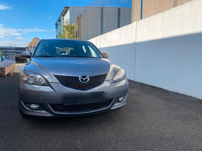 Grau Gebraucht 2004 Mazda 3 Limousine | 800 € (Superpreis) - Bild 1/4