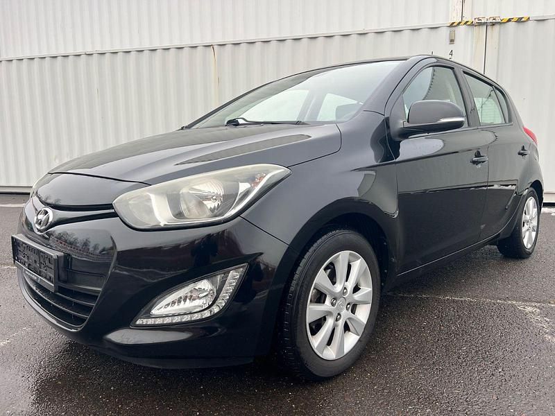 Schwarz Gebraucht 2012 Hyundai i20 Edition Kleinwagen | 3.750 € (Fairer Preis) - Bild 1/4