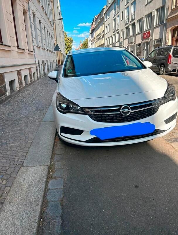Weiß Gebraucht 2016 Opel Astra Kombi | 7.000 € (Fairer Preis) - Bild 1/4