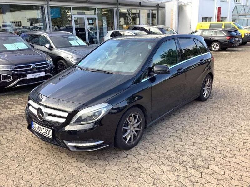 Kosmosschwarz Gebraucht 2013 Mercedes B250 Van / Kleinbus | 13.898 € (Fairer Preis) - Bild 1/4