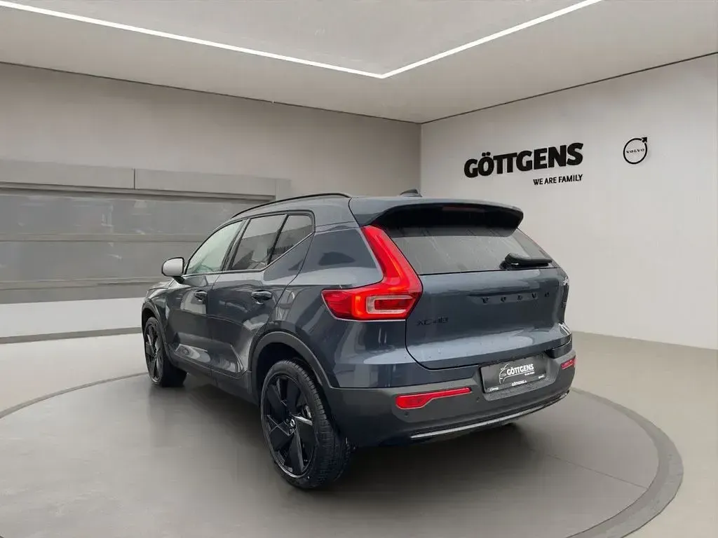 Nowe Volvo XC40 Plus 163 KM (119 kW) 2026 Niebieski SUV