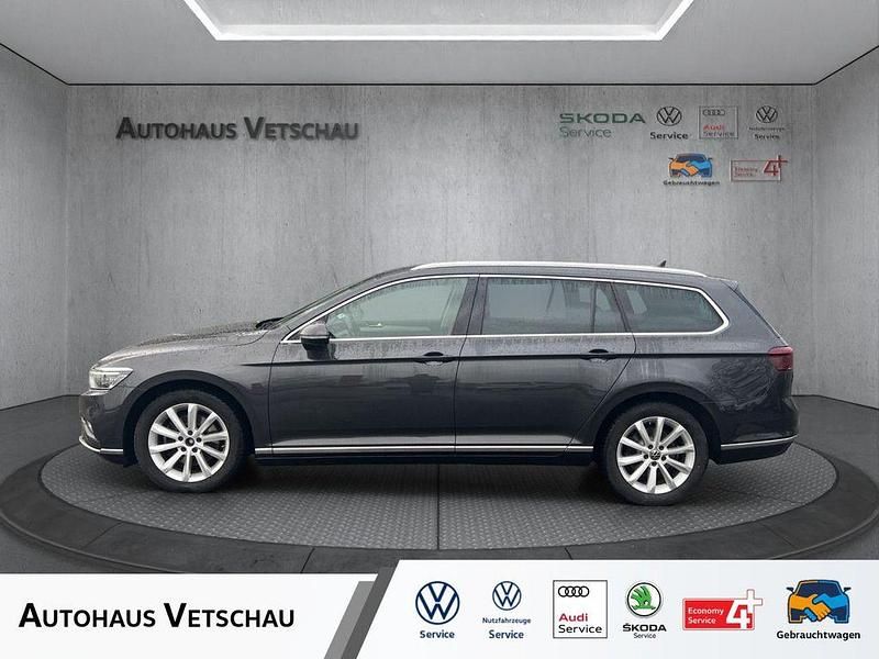 Grau Gebraucht 2023 VW Passat Elegance Kombi | 22.990 € (Fairer Preis) - Bild 1/4