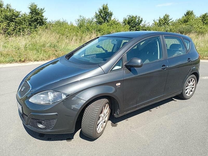 Grau Gebraucht 2010 Seat Altea Van / Kleinbus | 4.997 € (Fairer Preis) - Bild 1/4