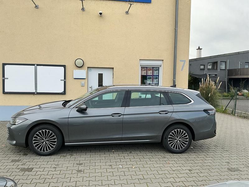 Neu VW Passat Style 265 PS (194 kW) 2025 Dark grey metallic Kombi