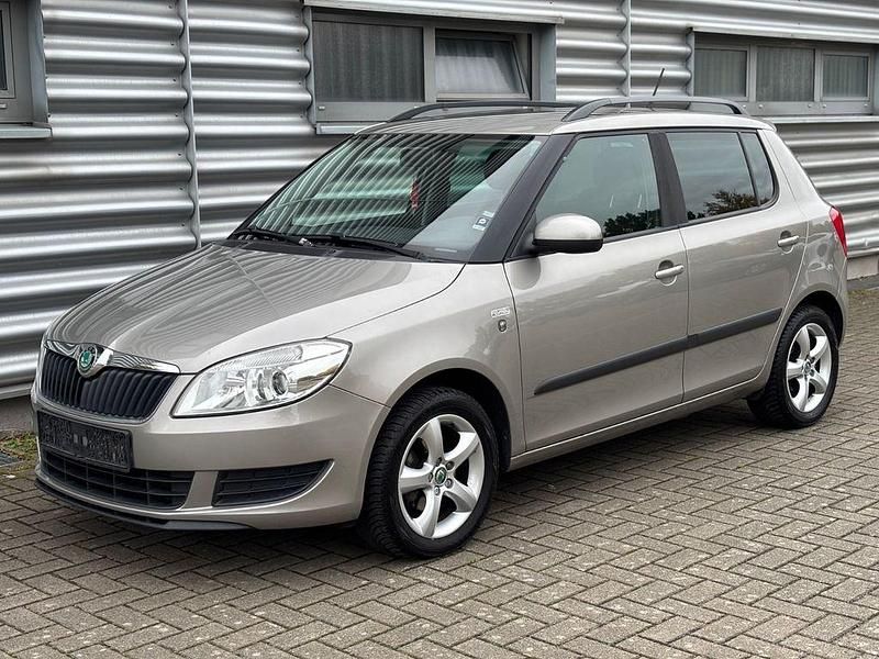 Braun Gebraucht 2011 Skoda Fabia Kleinwagen | 2.990 € (Guter Preis) - Bild 1/4