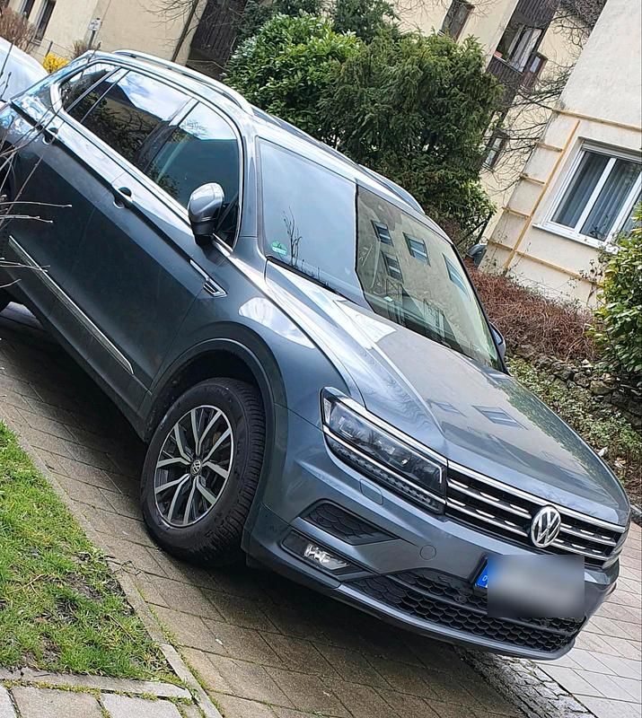 Silber Gebraucht 2018 VW Tiguan Allspace Comfortline SUV | 21.999 € (Fairer Preis) - Bild 1/4