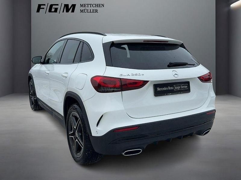 Gebraucht Mercedes GLA250 AMG line 218 PS (160 kW) 2022 Unilack polarweiß SUV