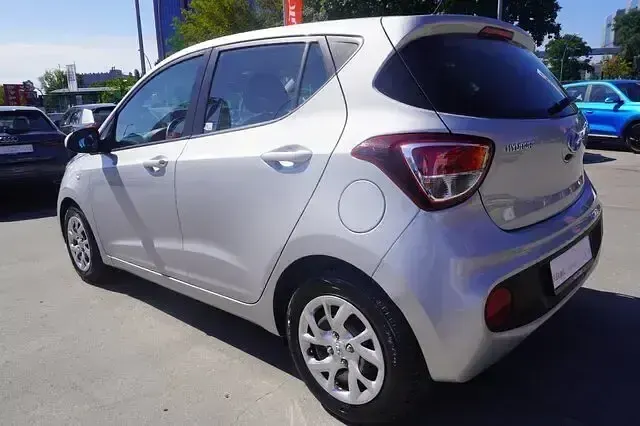 Gebraucht Hyundai i10 Trend 100 PS (73 kW) 2019 Silber Kleinwagen