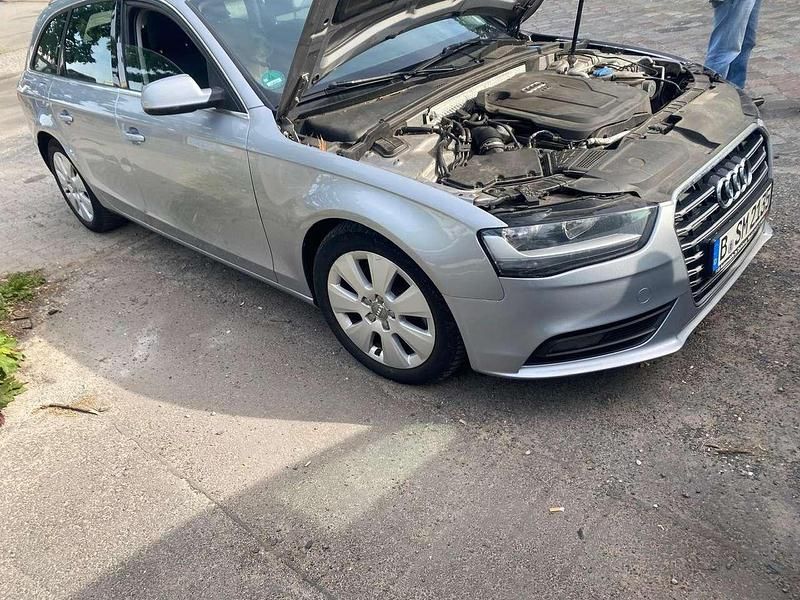 Silber Gebraucht 2015 Audi A4 Kombi | 9.999 € (Etwas zu teuer) - Bild 1/4