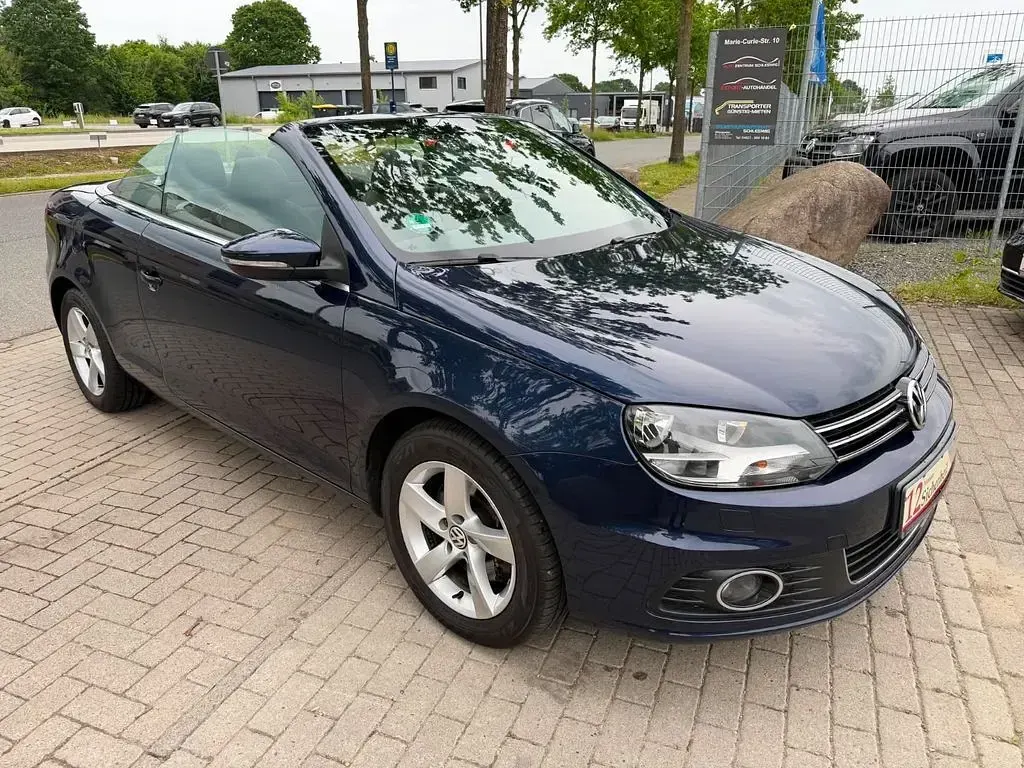 Gebraucht VW Eos Basis 160 PS (117 kW) 2011 Blau Cabrio