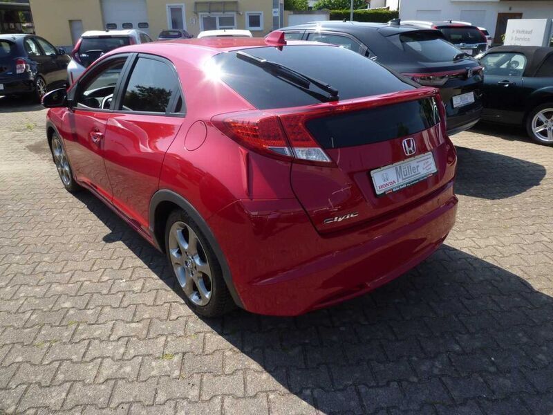 Gebraucht Honda Civic Lifestyle 141 PS (103 kW) 2014 Rot Limousine