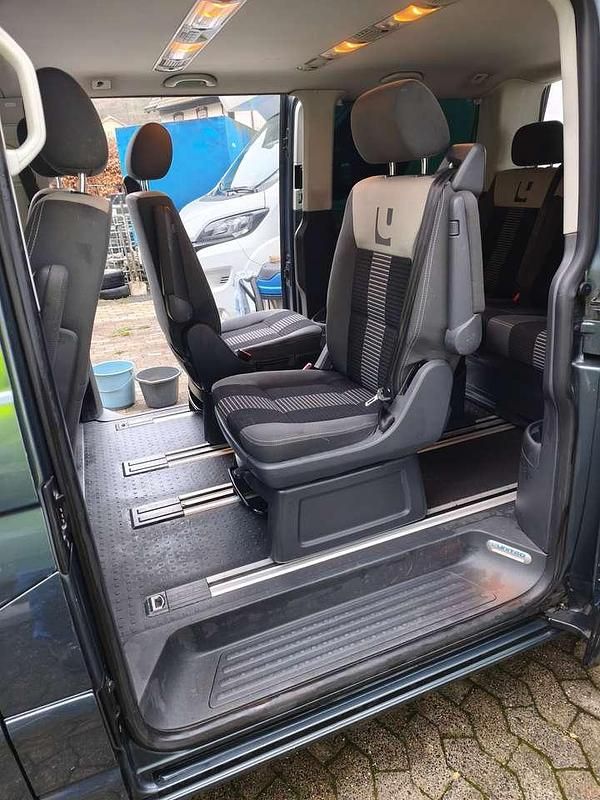 Używany VW Multivan United 174 KM (127 kW) 2009 Minivan
