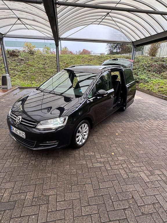 Schwarz Gebraucht 2017 VW Sharan Van / Kleinbus | 18.299 € (Fairer Preis) - Bild 1/4