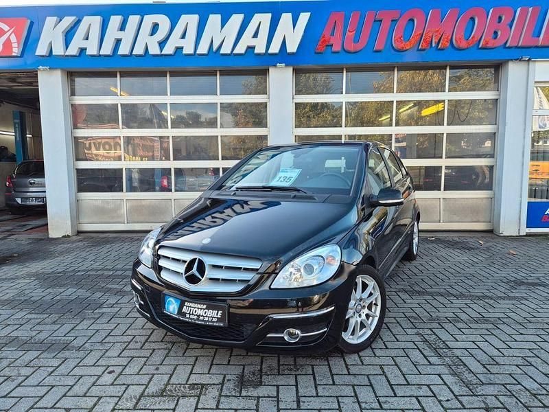 Schwarz Gebraucht 2010 Mercedes B180 Van / Kleinbus | 7.499 € (Fairer Preis) - Bild 1/4