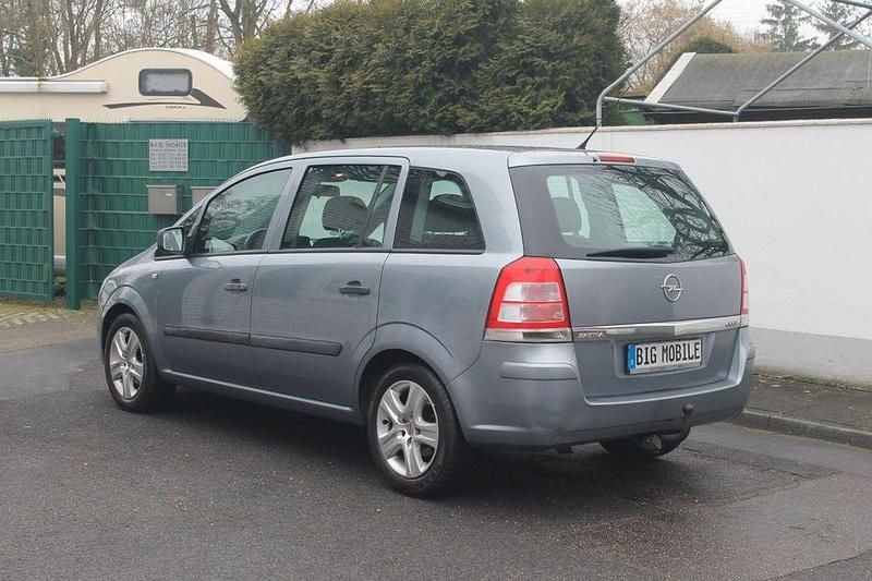 Gebraucht Opel Zafira Selection 116 PS (85 kW) 2011 Silber Van / Kleinbus