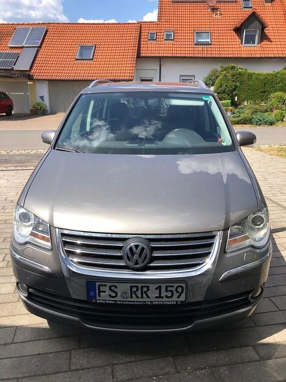 Grau Gebraucht 2007 VW Touran Highline Van / Kleinbus | 1.590 € (Superpreis) - Bild 1/4