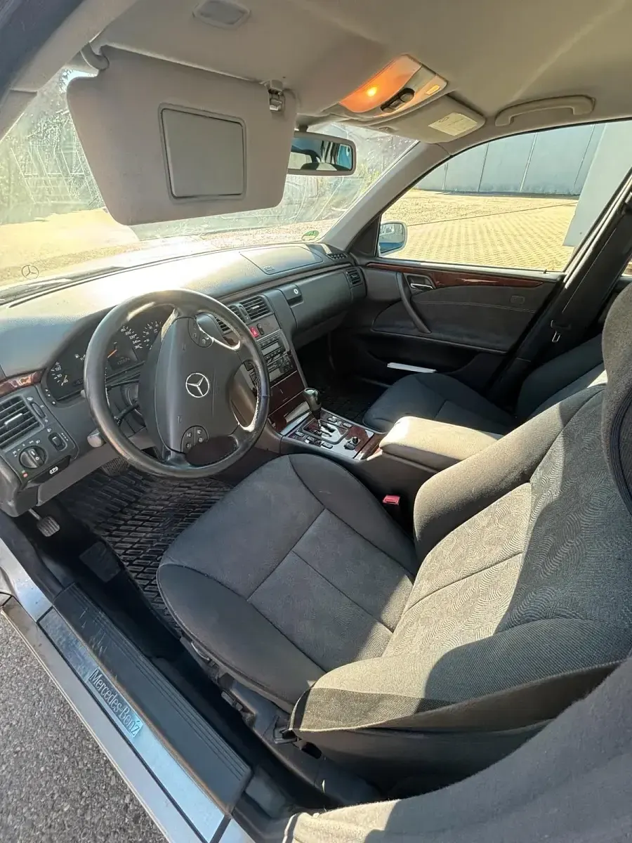 Occasion Mercedes E200 Elegance 163 ch (119 kW) 2000 Argent Berline