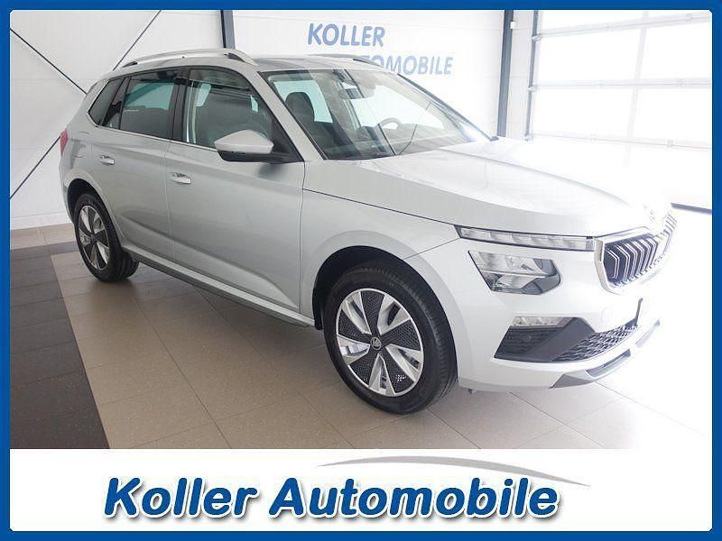Brillantsilbermetallic Neu 2026 Skoda Kamiq Selection SUV | 29.490 € (Guter Preis) - Bild 1/4