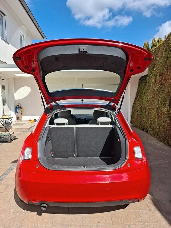 Gebraucht Audi A1 90 PS (66 kW) 2013 Rot Kleinwagen