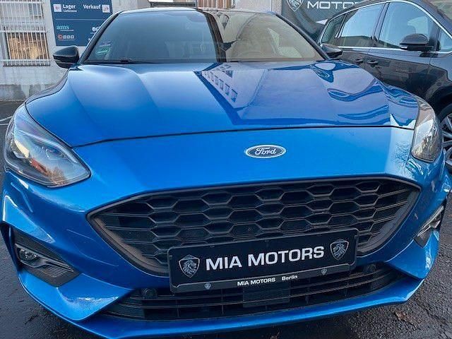 Blau Gebraucht 2018 Ford Focus ST-Line Limousine | 10.499 € (Fairer Preis) - Bild 1/4