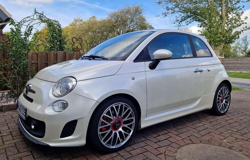Gebraucht Abarth 500 Basis 135 PS (99 kW) 2009 Weiß Kleinwagen