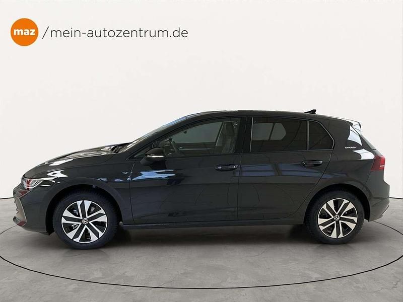 Neu VW Golf VIII 116 PS (85 kW) 2026 Uranograu, uni Limousine