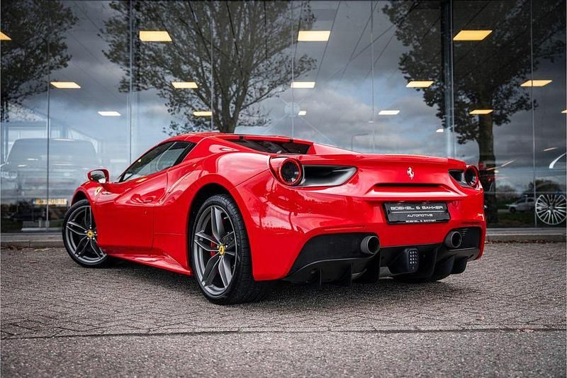 Gebraucht Ferrari 488 672 PS (494 kW) 2017 Rot Cabrio