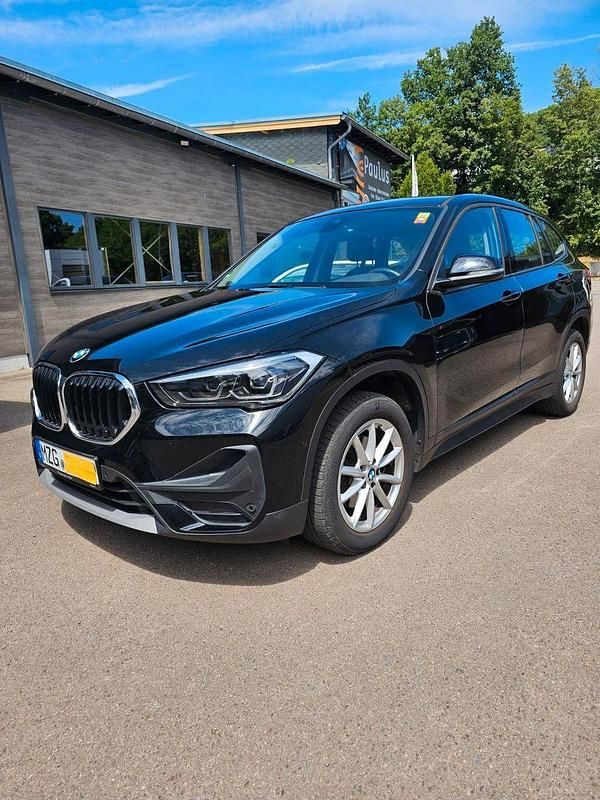 Schwarz Gebraucht 2019 BMW X1 Advantage SUV | 18.590 € (Guter Preis) - Bild 1/4