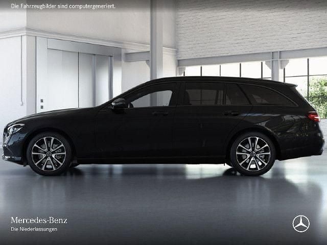 Gebraucht Mercedes E220 Avantgarde 200 PS (147 kW) 2022 Schwarz Limousine