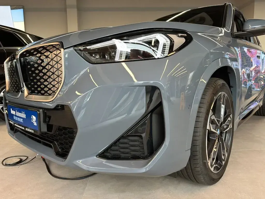 Neu BMW iX1 Performance 230 kW (313 PS) 2026 Grau SUV