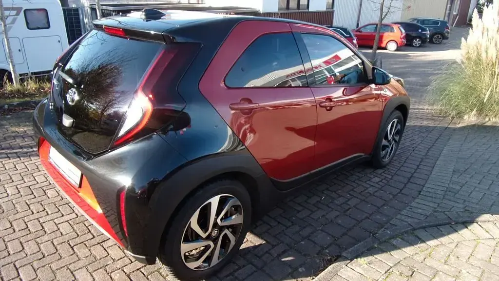 Neu Toyota Aygo X 72 PS (52 kW) 2025 Chillired SUV