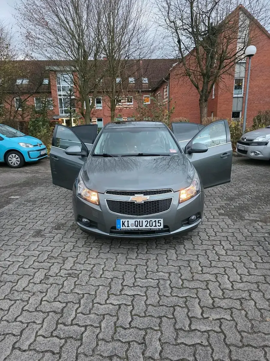 Gebraucht Chevrolet Cruze 120 PS (88 kW) 2012 Grau Limousine