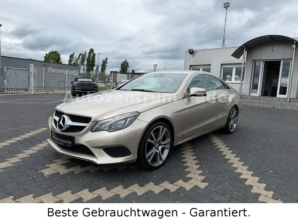 Gebraucht Mercedes E200 184 PS (135 kW) 2014 Aragonitsilver Coupé