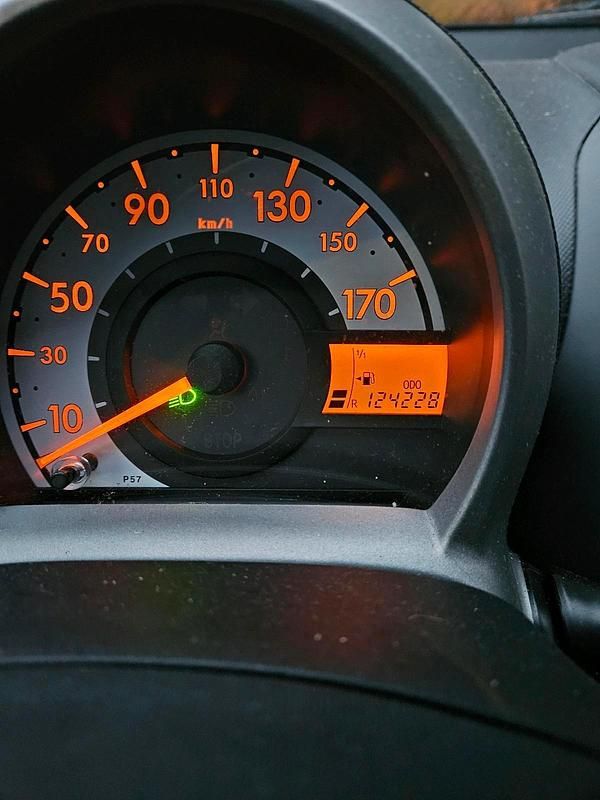 Gebraucht Peugeot 107 68 PS (50 kW) 2008 Silber Kleinwagen