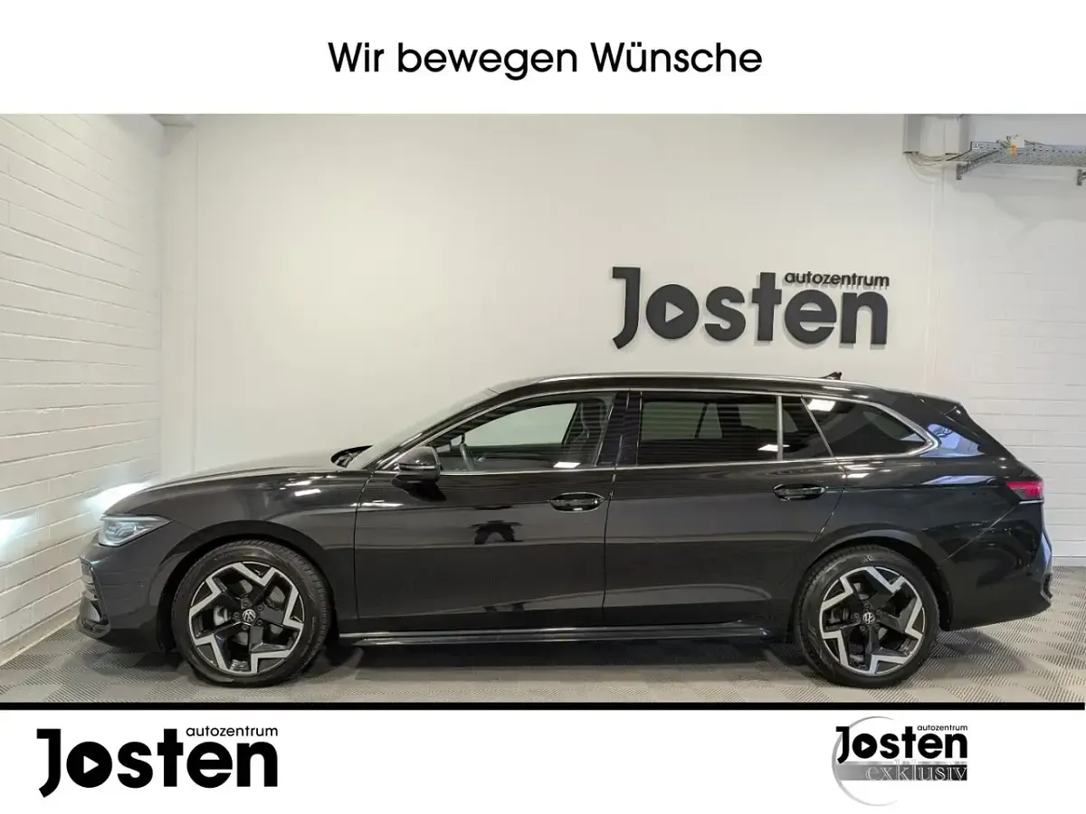 Gebraucht VW Passat R-line 150 PS (110 kW) 2025 Grenadillschwarz metallic Kombi